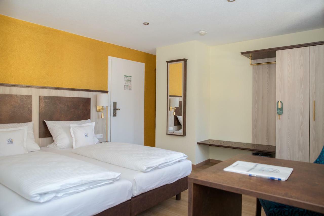 Hotel & Gaestehaus Seehof メーアスブルク エクステリア 写真